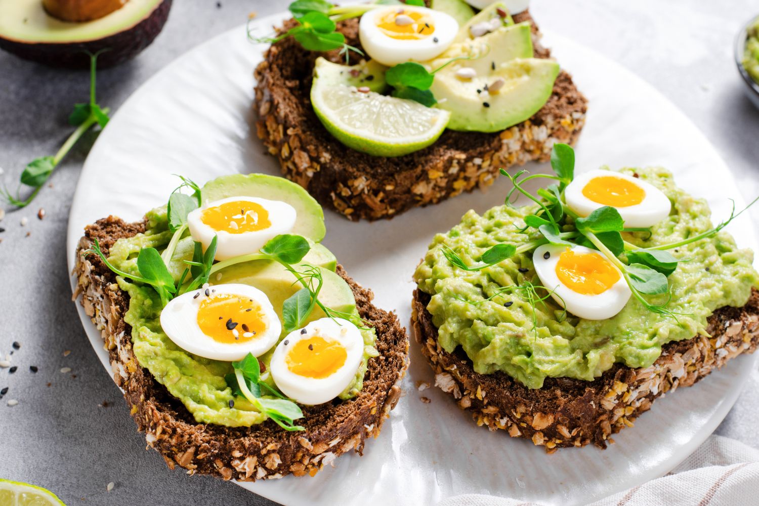 Avocado toast and eggs-trendyfuss.com